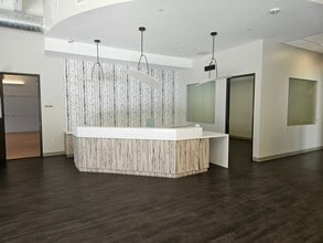 26450 McBean Pky, Valencia, CA for lease Building Photo- Image 2 of 4