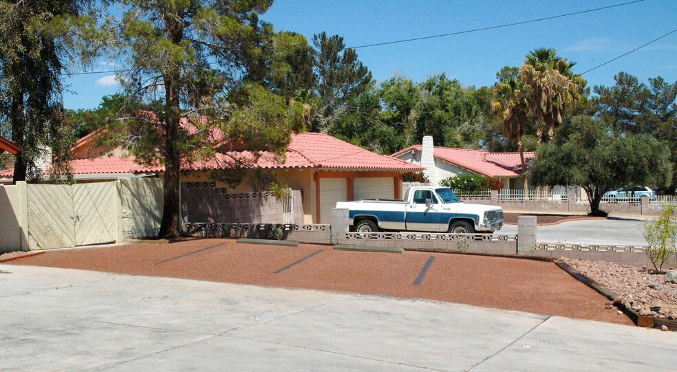 3716 E Russell Rd, Las Vegas, NV for sale - Building Photo - Image 3 of 14