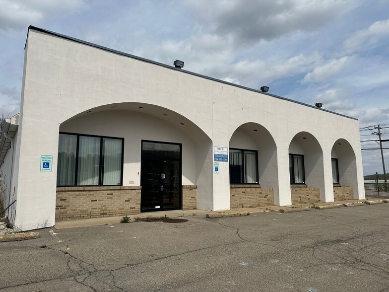 5 Lyn Mar Plz, Lyndora, PA for sale - Building Photo - Image 3 of 10