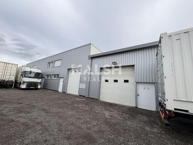 Flex dans Mornant à louer - Photo du bâtiment - Image 1 de 17