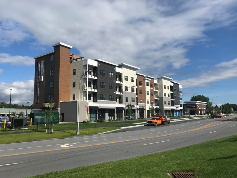 15 Clifton Country Rd, Clifton Park, NY à louer - Photo du bâtiment - Image 1 de 5