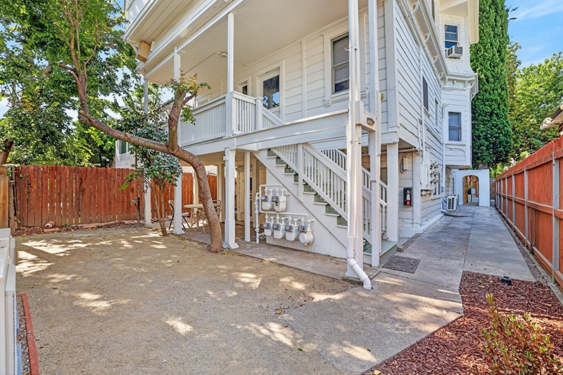 2423 L St, Sacramento, CA à vendre - Photo du bâtiment - Image 3 de 25