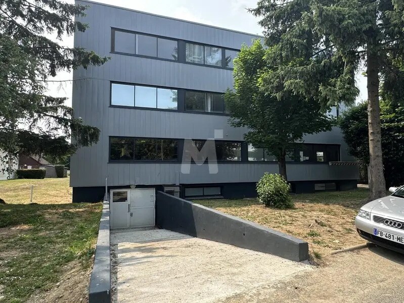Flex in Les Ulis for lease Building Photo- Image 1 of 7