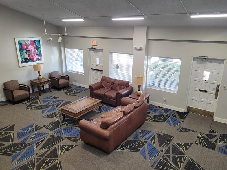 2431 Aloma Ave, Winter Park, FL for lease - Lobby - Image 2 of 8