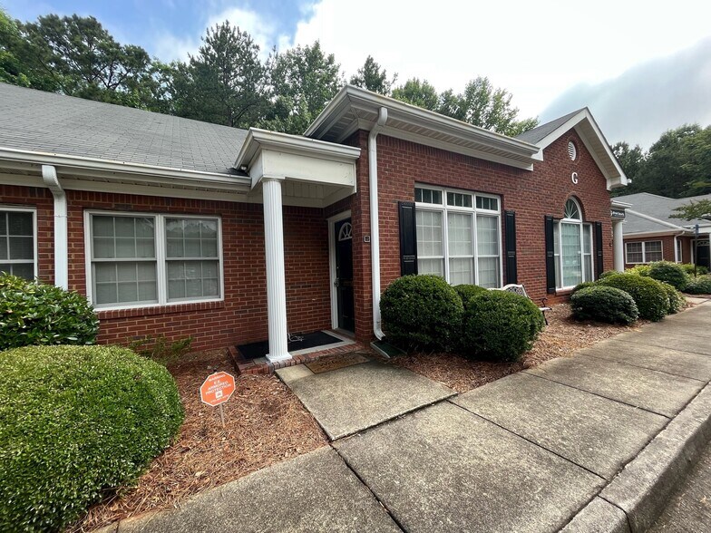 500 Sun Valley Dr, Roswell, GA à vendre - Photo du bâtiment - Image 3 de 20