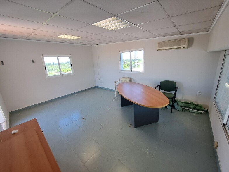 Office in Carcaixent for lease - Interior Photo - Image 2 of 4