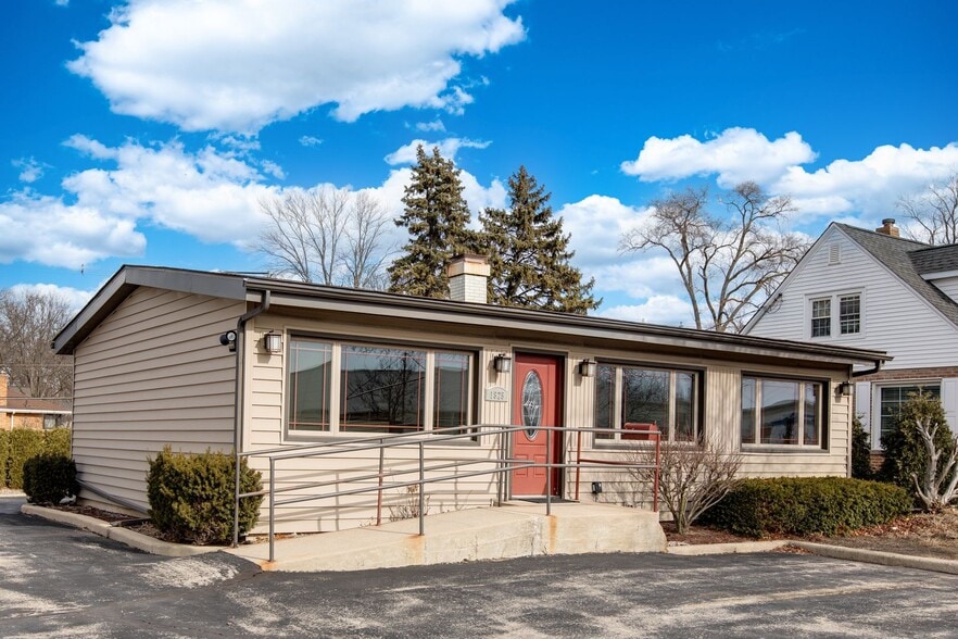 1825 Roosevelt Rd, Wheaton, IL à vendre - Photo du bâtiment - Image 3 de 17