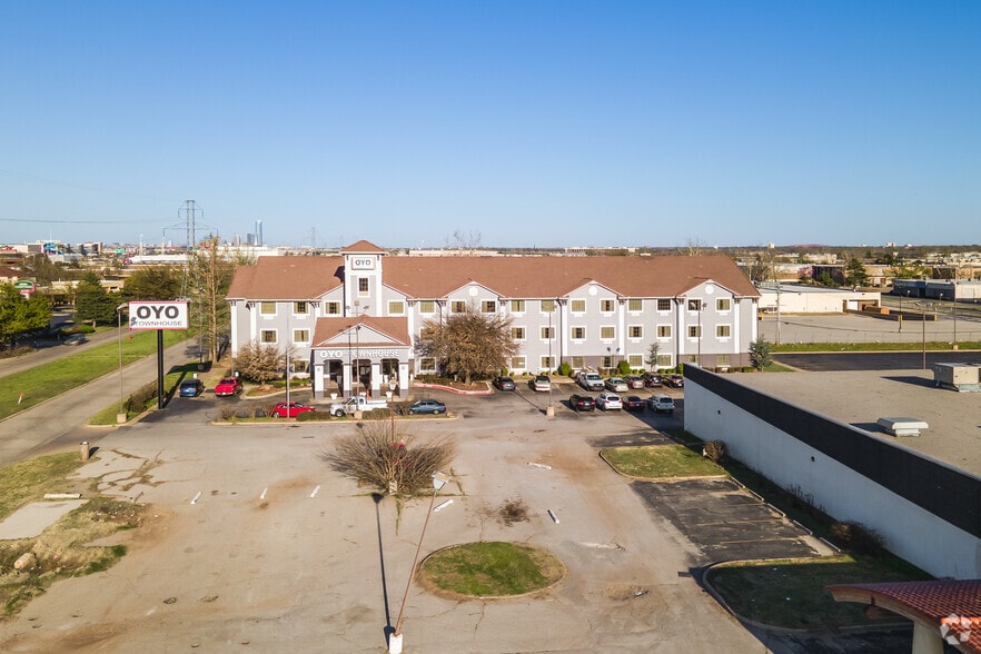 4400 Highline Blvd, Oklahoma City, OK à vendre - Photo du bâtiment - Image 2 de 5