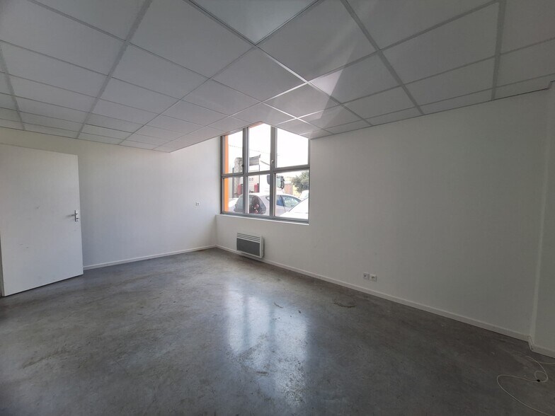 Flex in Carbon-Blanc for lease - Building Photo - Image 3 of 6