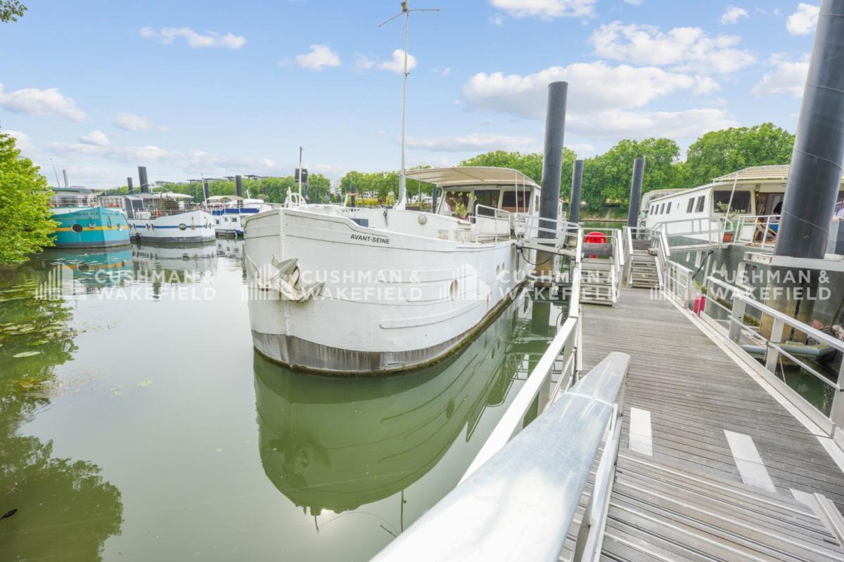 Office in Asnières-sur-Seine for sale Building Photo- Image 1 of 15