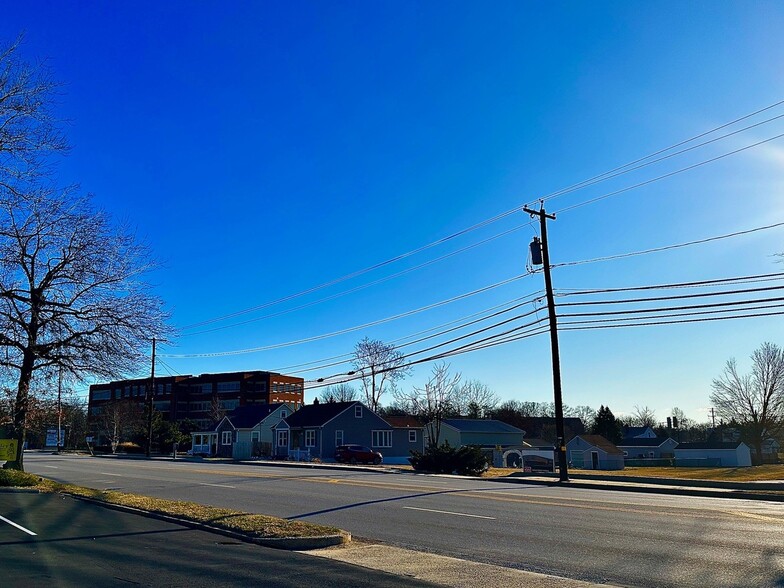 7685 Quarterfield Rd, Glen Burnie, MD à vendre - Photo du bâtiment - Image 2 de 24