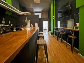 Retail in Madrid, Madrid for lease Interior Photo- Image 2 of 26