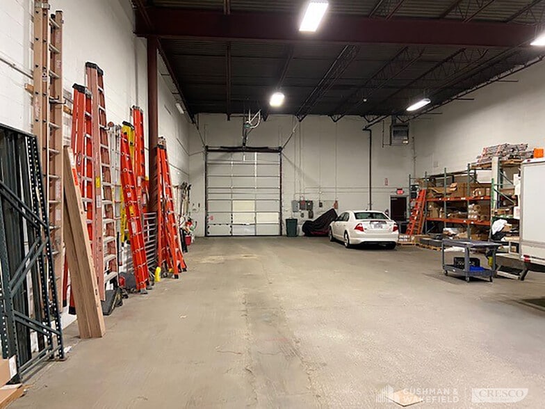 6511 Eastland Rd, Brook Park, OH for lease - Interior Photo - Image 3 of 8