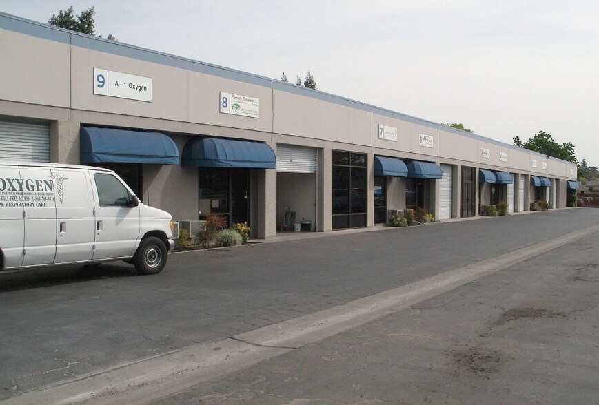 2015 Westwind Dr, Bakersfield, CA à louer - Photo du bâtiment - Image 3 de 17