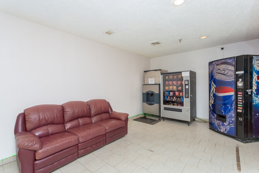 2803 W 2nd St, Roswell, NM for sale - Building Photo - Image 2 of 71
