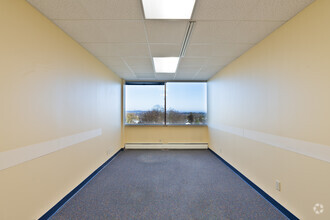 560 Van Reed Rd, Wyomissing, PA for lease Interior Photo- Image 1 of 1