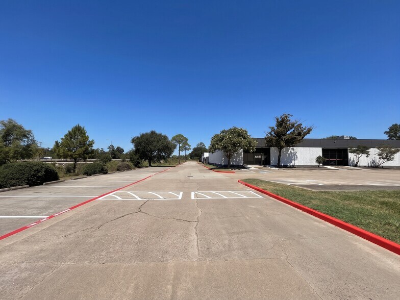 3548-3564 W TC Jester Blvd, Houston, TX à louer - Photo du bâtiment - Image 2 de 5