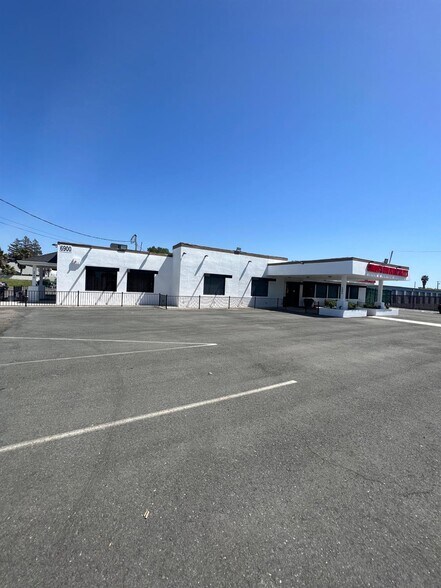 6880 West Ln, Stockton, CA for sale - Building Photo - Image 2 of 7
