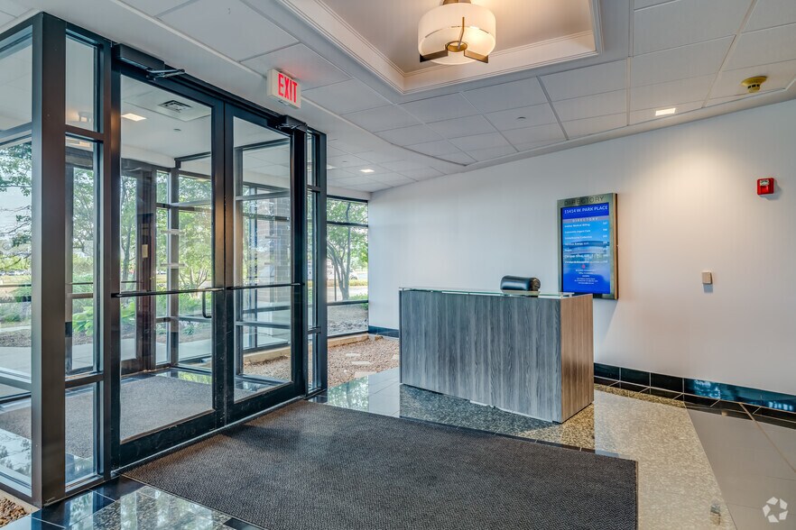 11414 W Park Pl, Milwaukee, WI à louer - Photo intérieure - Image 3 de 14