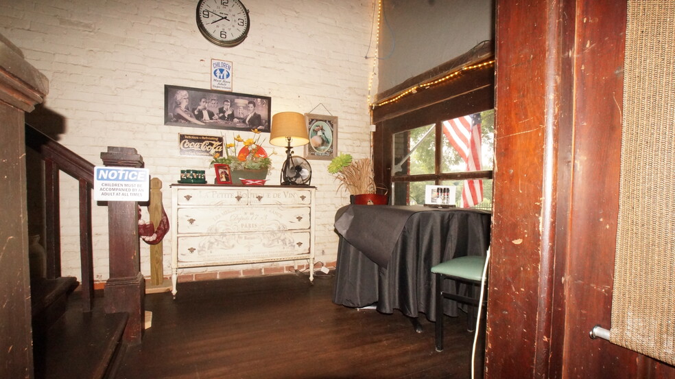 1027 Jackson Ave, Enid, MS for sale - Interior Photo - Image 3 of 11