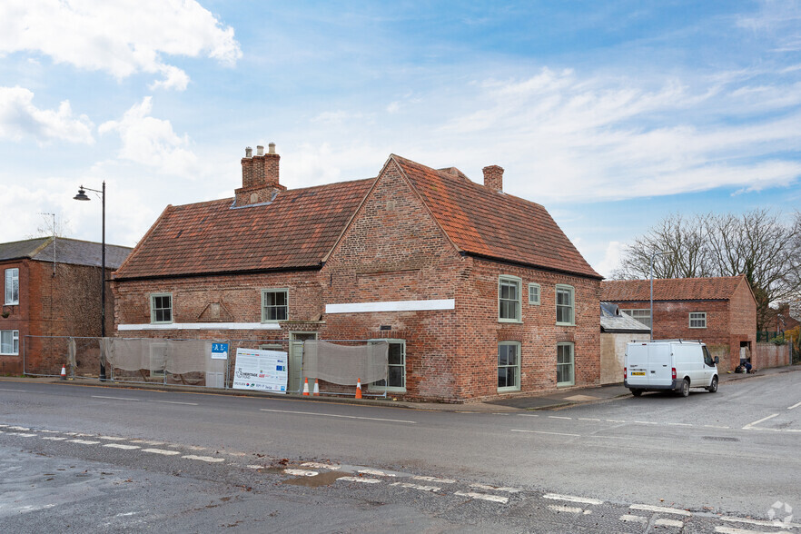 28 High St, Kirton for lease - Primary Photo - Image 1 of 2