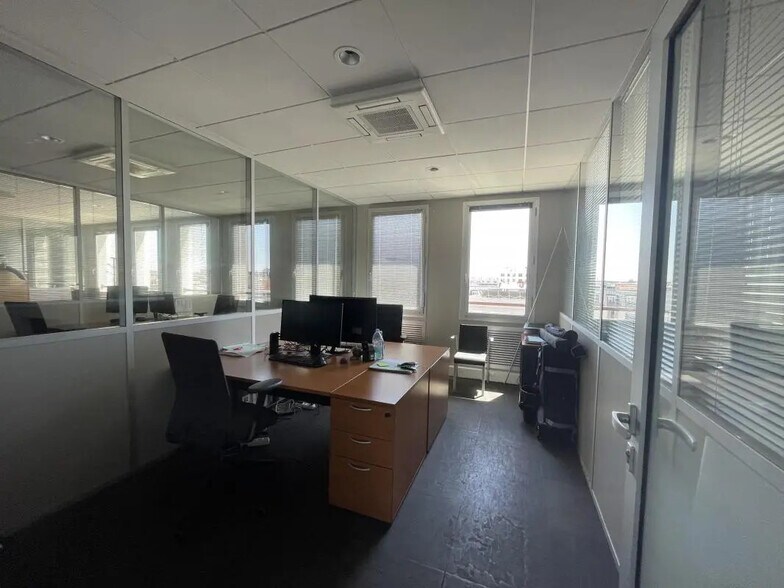 Bureau dans Montreuil à louer - Photo du bâtiment - Image 3 de 7