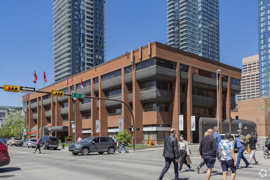 602 11th Ave SW, Calgary, AB à louer - Photo du bâtiment - Image 2 de 6