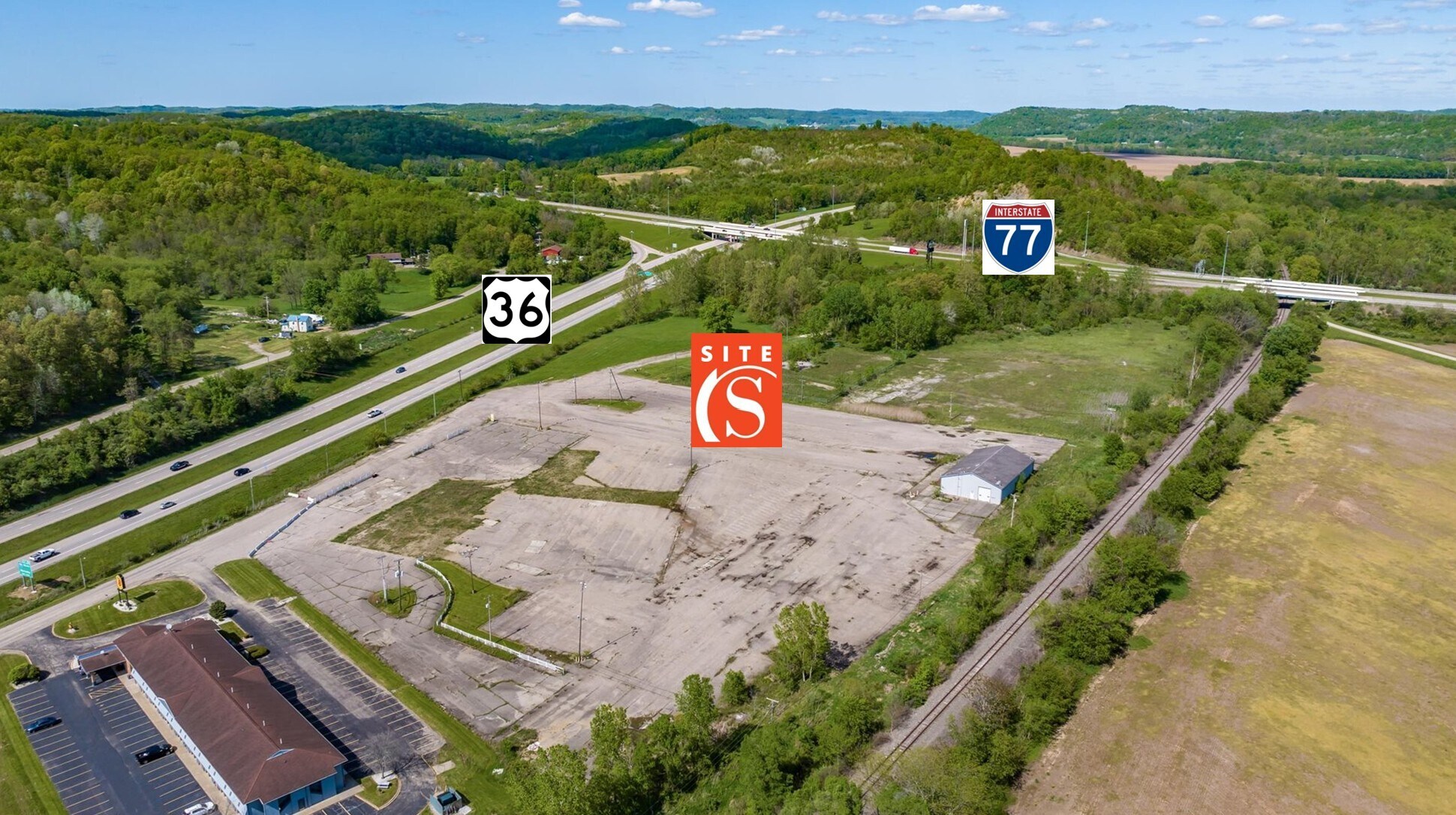 275 Adena Dr, Newcomerstown, OH à vendre Photo du bâtiment- Image 1 de 22