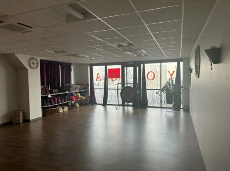 Office in Villefranche-sur-Saône for lease - Interior Photo - Image 3 of 5