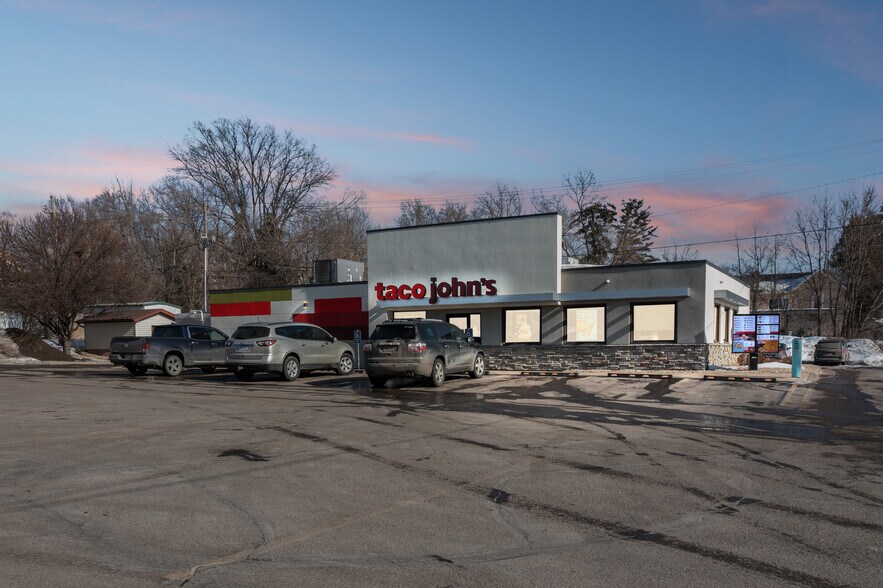 1212 N Union Ave, Fergus Falls, MN for sale - Primary Photo - Image 1 of 2