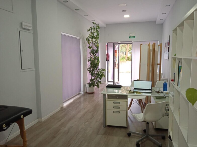 Retail in Cáceres, Cáceres for sale - Building Photo - Image 1 of 5