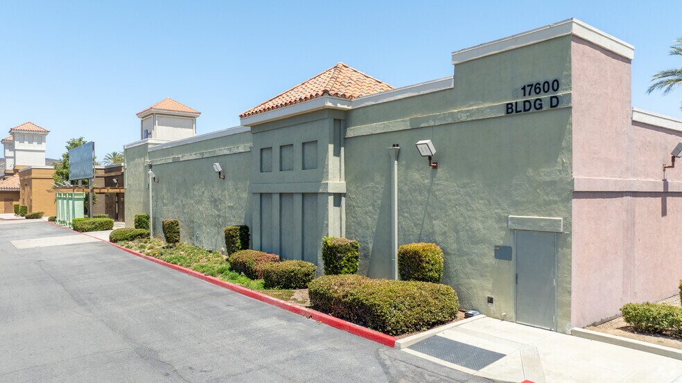 17600 Collier Ave, Lake Elsinore, CA à vendre - Photo du bâtiment - Image 2 de 4