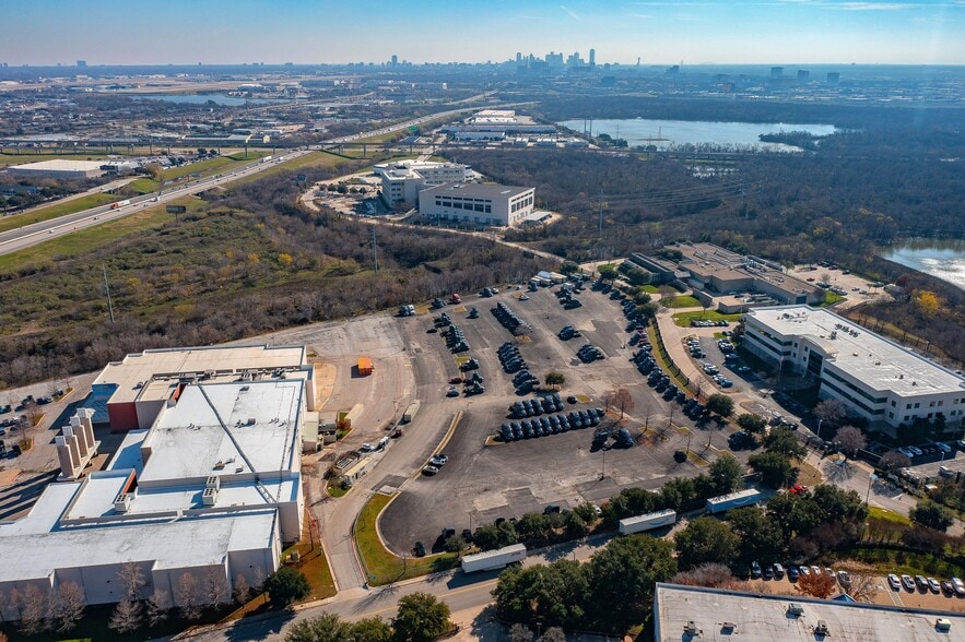 10110 Technology Blvd E, Dallas, TX à louer - Photo principale - Image 1 de 5