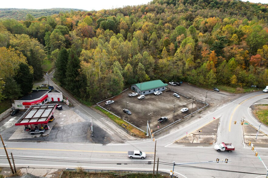 1758 Pleasant Valley Rd, Mount Pleasant, PA à vendre - Photo du bâtiment - Image 3 de 16