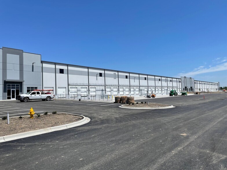 225 Daniel Payne Dr, Birmingham, AL à louer - Photo du bâtiment - Image 3 de 8