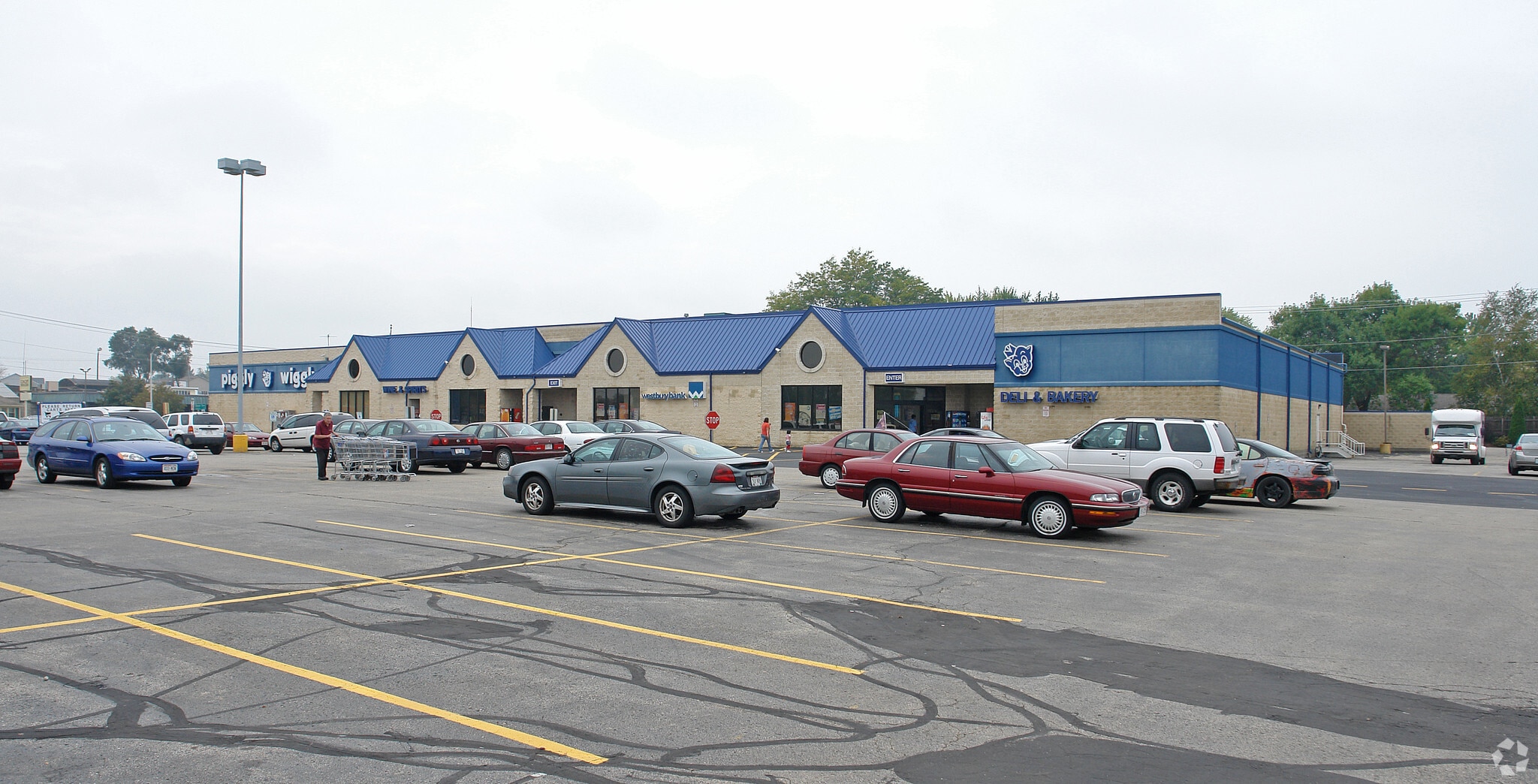 822 Park Ave, Beaver Dam, WI for lease Primary Photo- Image 1 of 5