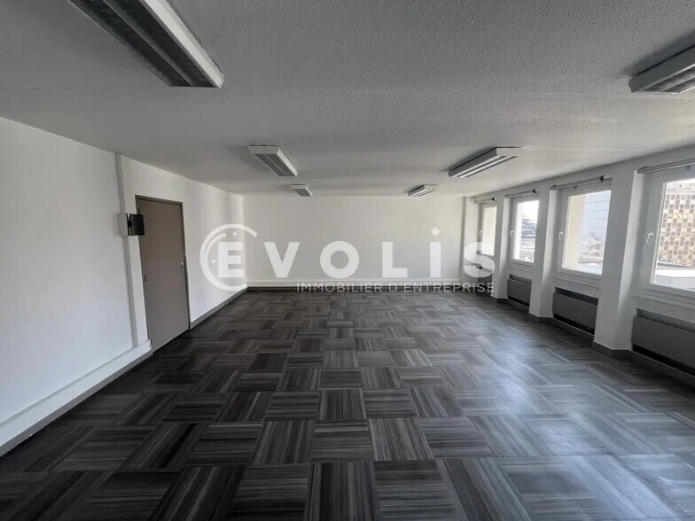 1 Voie Felix Eboue, Créteil for lease - Interior Photo - Image 2 of 16