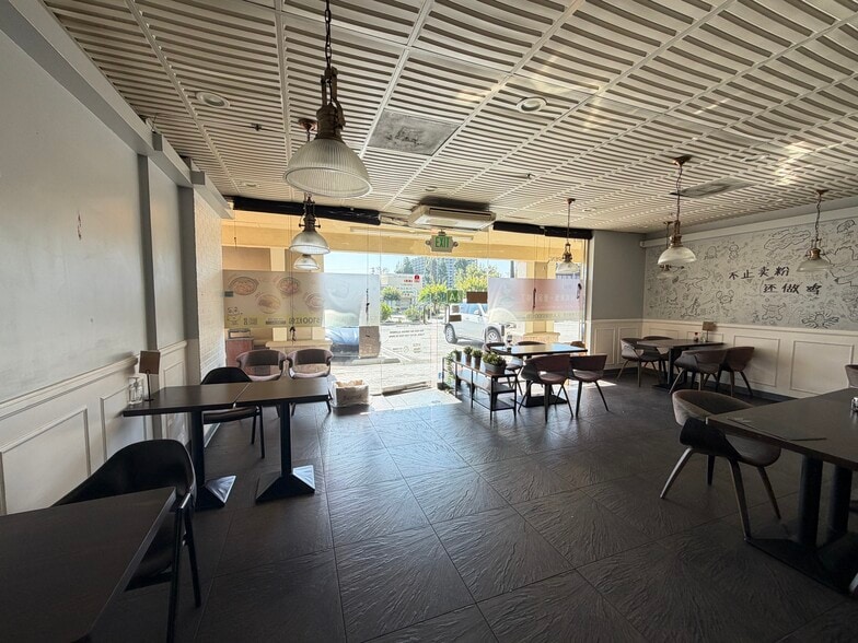 627-655 W Duarte Rd, Arcadia, CA à louer - Photo du bâtiment - Image 3 de 7