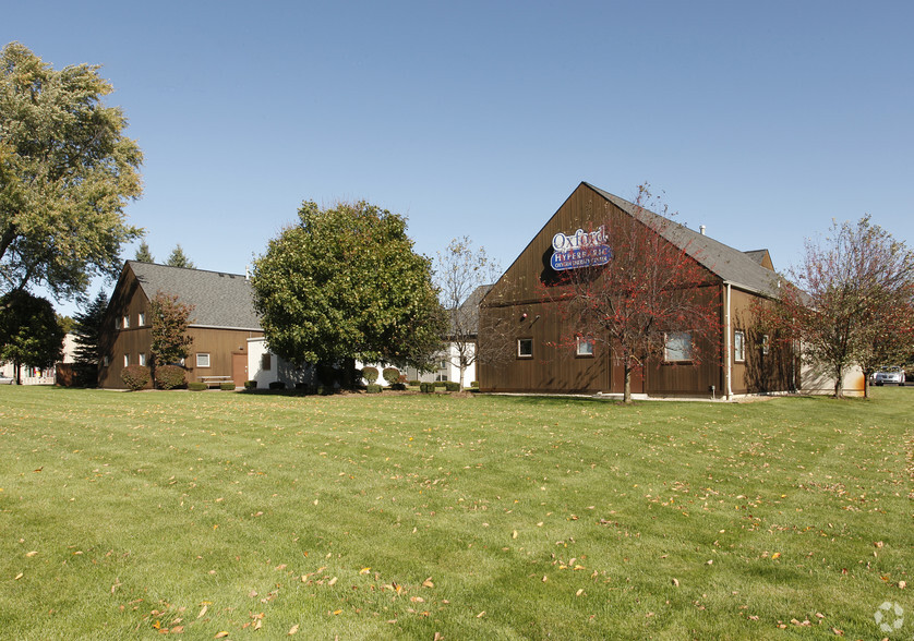 21800 Pontiac Trl, South Lyon, MI for lease - Primary Photo - Image 1 of 2