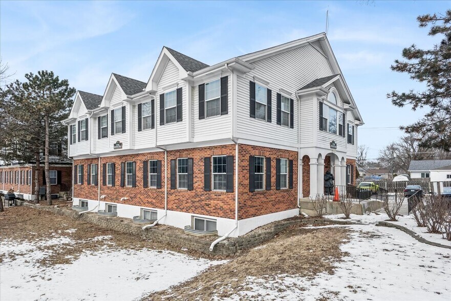 27W130 Roosevelt Rd, Winfield, IL à louer - Photo du bâtiment - Image 2 de 18