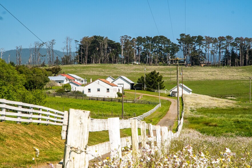 21601 S Highway 1, Point Arena, CA à vendre - Photo du bâtiment - Image 2 de 74