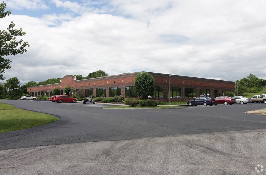 13 Airline Dr, Albany, NY à vendre - Photo du bâtiment - Image 2 de 3