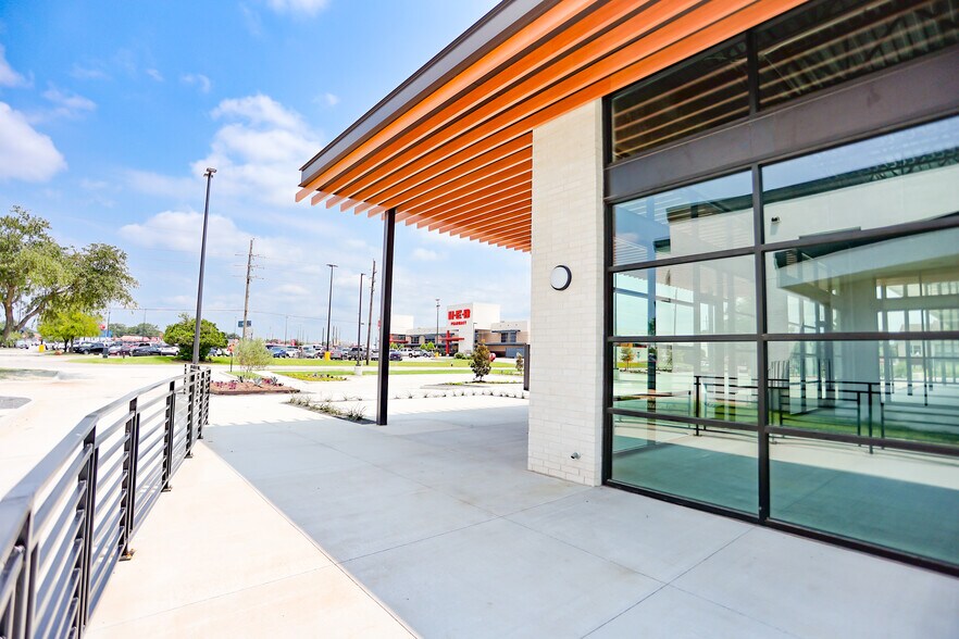 1417 Graham Dr, Tomball, TX à louer - Photo du bâtiment - Image 1 de 11