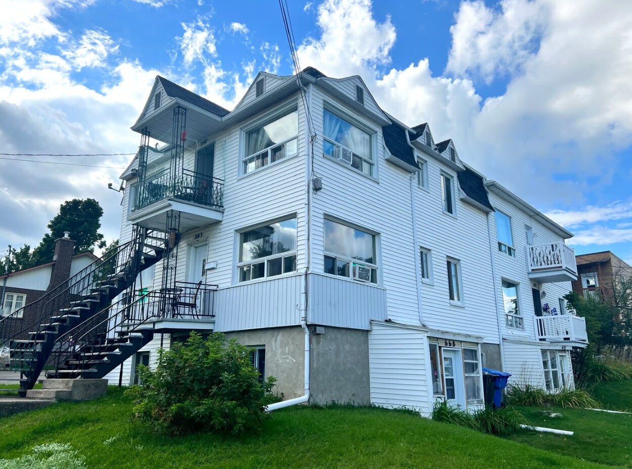283-287 Rue Albert-Guenette, St-Jérôme, QC for sale Primary Photo- Image 1 of 1