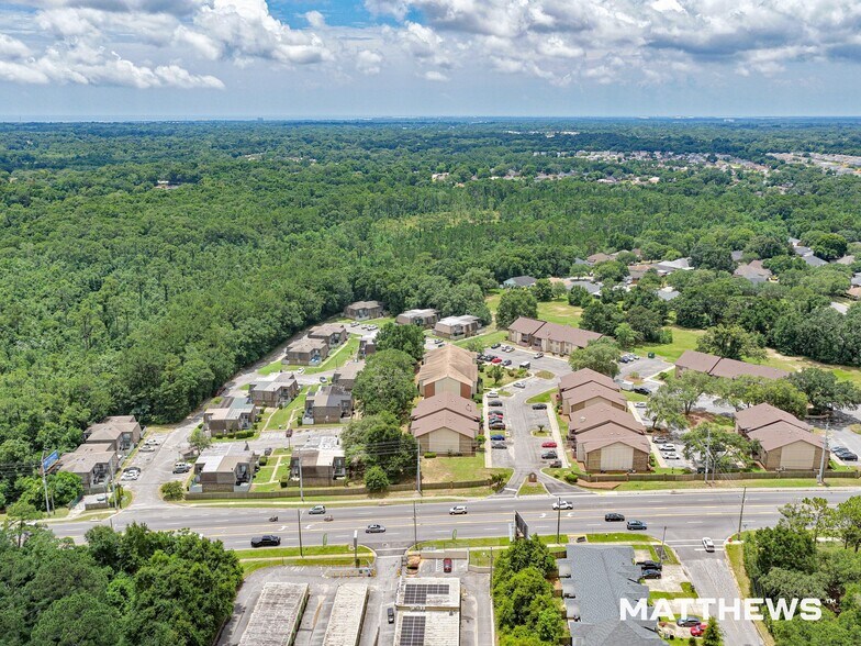 2303 W Michigan Ave, Pensacola, FL à vendre - Photo du bâtiment - Image 2 de 3