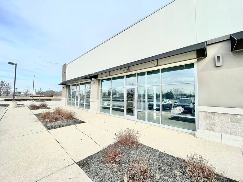 9626 Rockville Rd, Avon, IN à louer - Photo du bâtiment - Image 2 de 14