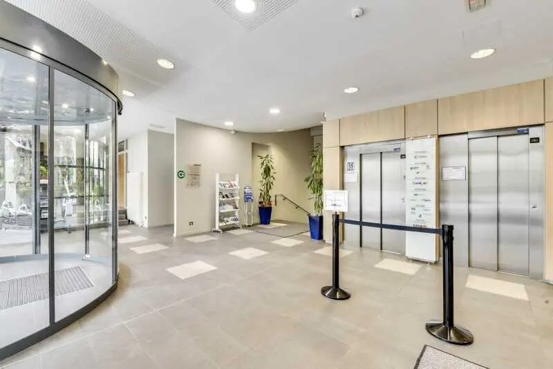 4 Avenue Du Recteur Poincaré, Paris à louer - Hall d’entrée - Image 2 de 7