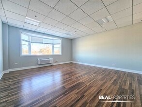 300-310 Happ Rd, Northfield, IL à louer Photo intérieure- Image 1 de 6