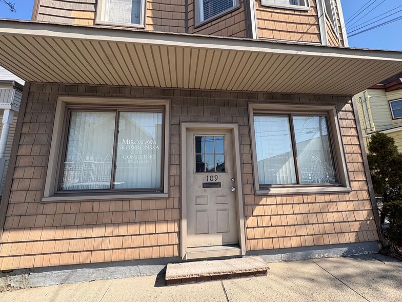 109 Wallington Ave, Wallington, NJ à louer - Photo du bâtiment - Image 2 de 7