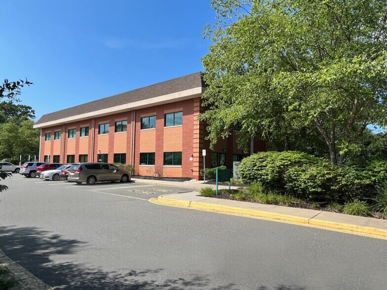 465 Cranbury Rd, East Brunswick, NJ à louer - Photo du bâtiment - Image 2 de 9